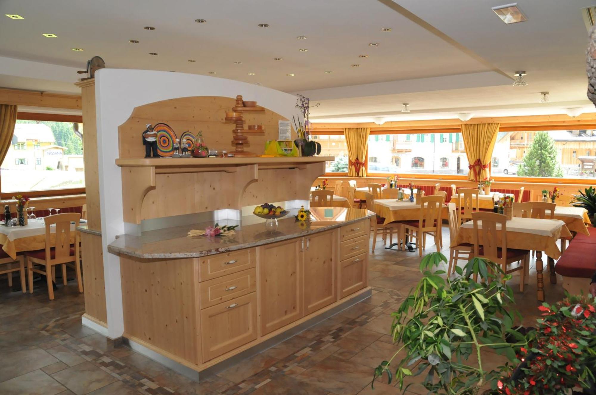 Hotel Ciamol กัมปีเตลโลดีฟัสซา ภายนอก รูปภาพ