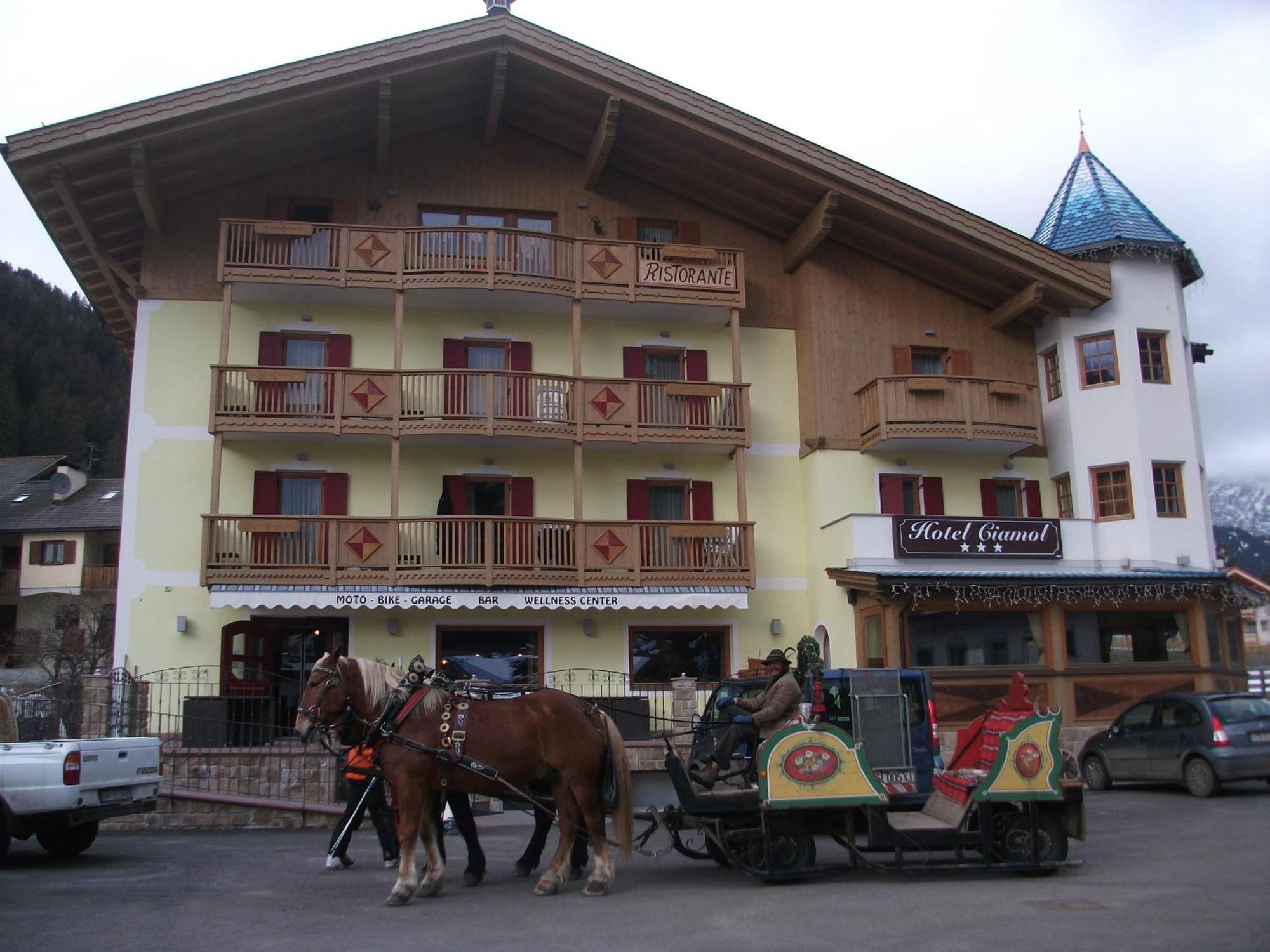 Hotel Ciamol กัมปีเตลโลดีฟัสซา ภายนอก รูปภาพ