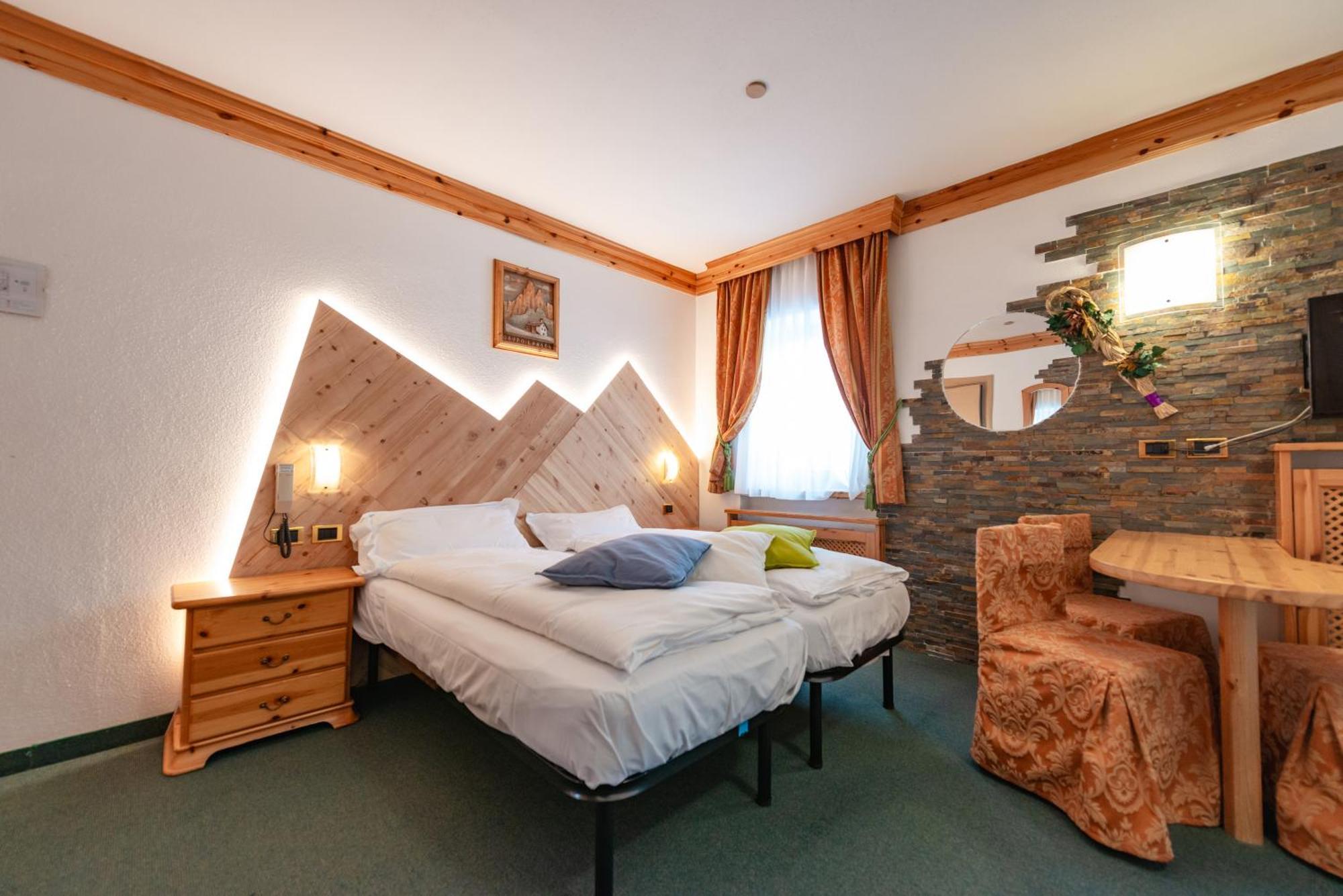 Hotel Ciamol กัมปีเตลโลดีฟัสซา ภายนอก รูปภาพ