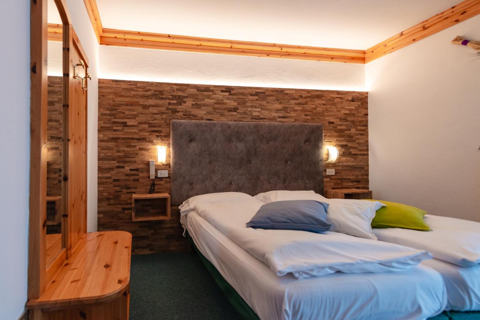 Hotel Ciamol กัมปีเตลโลดีฟัสซา ภายนอก รูปภาพ