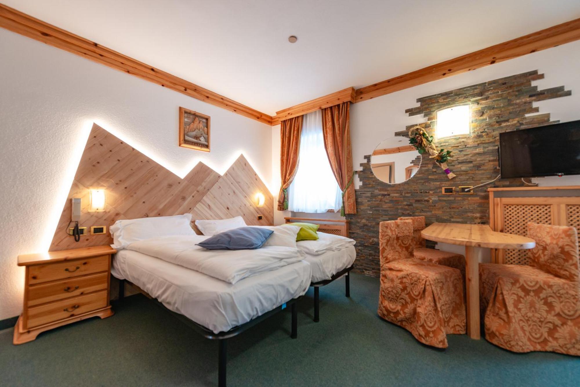 Hotel Ciamol กัมปีเตลโลดีฟัสซา ภายนอก รูปภาพ