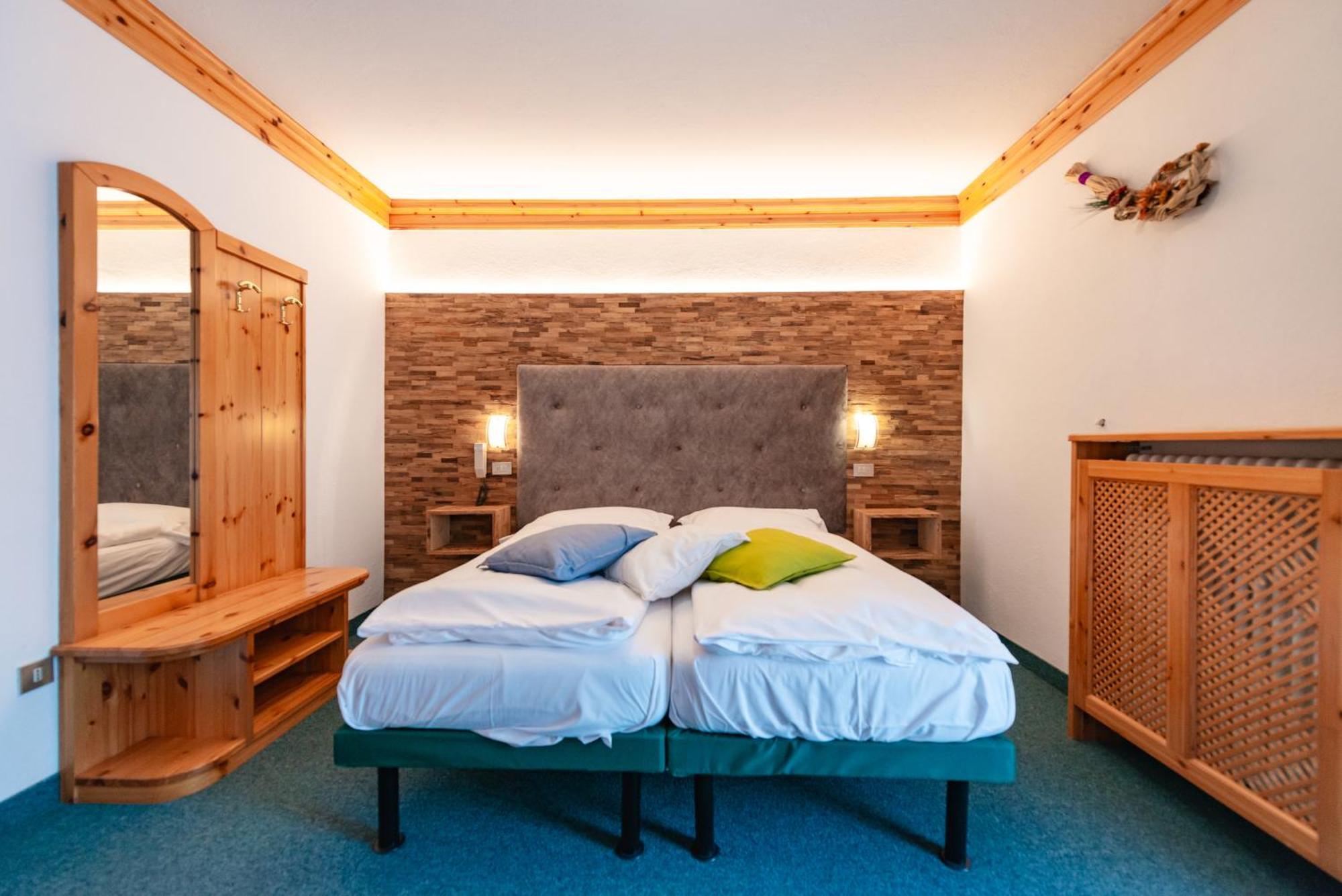 Hotel Ciamol กัมปีเตลโลดีฟัสซา ภายนอก รูปภาพ