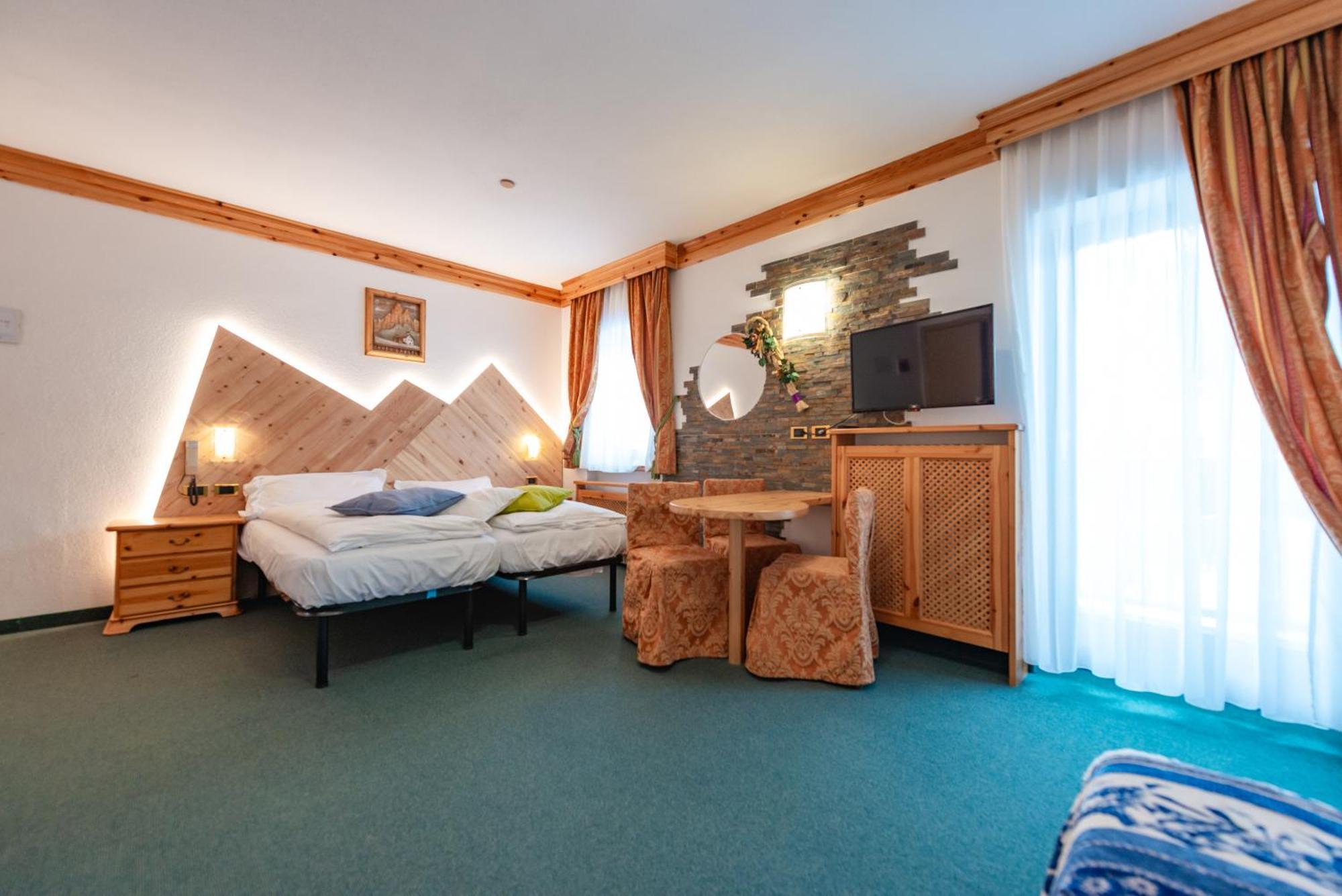 Hotel Ciamol กัมปีเตลโลดีฟัสซา ภายนอก รูปภาพ