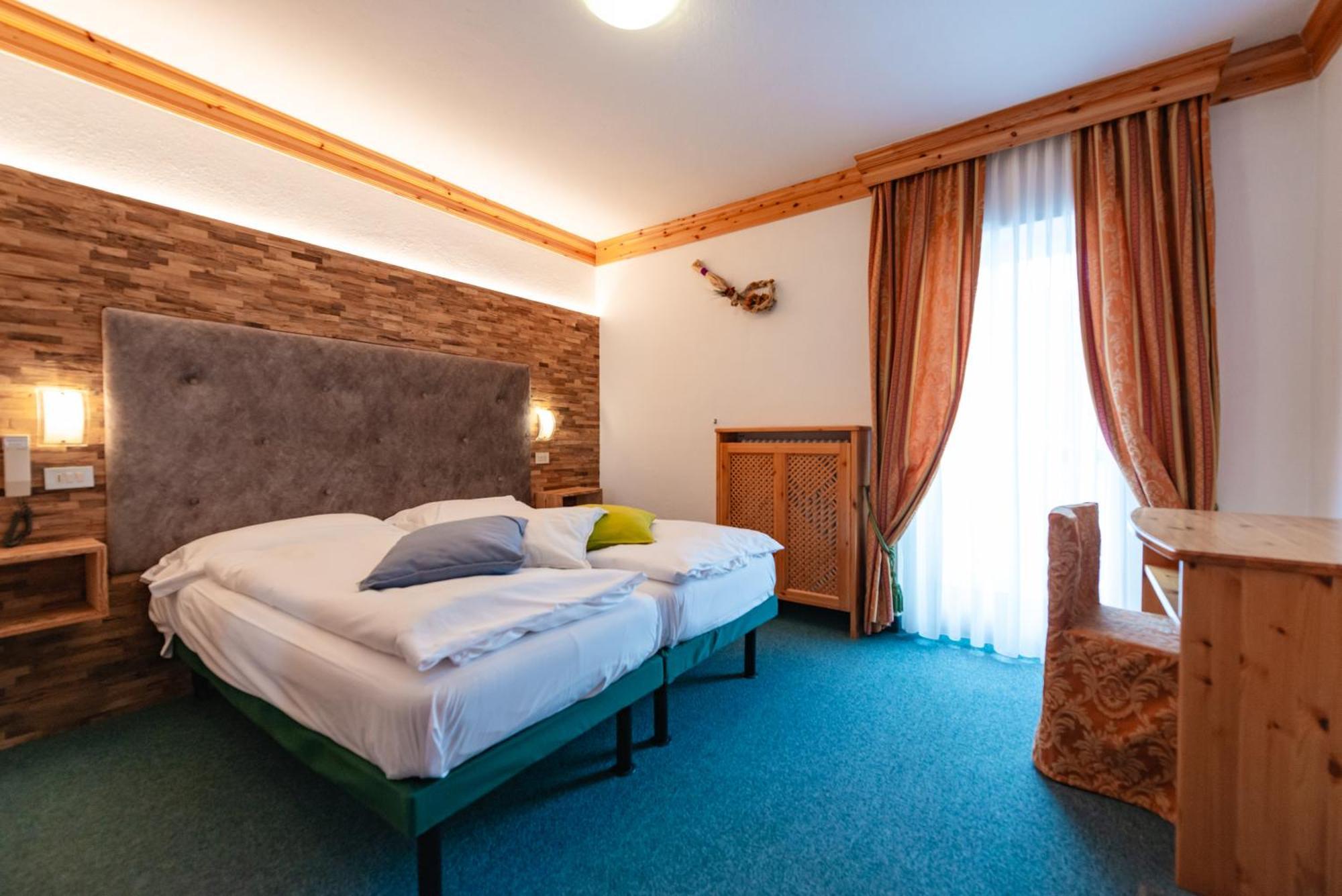 Hotel Ciamol กัมปีเตลโลดีฟัสซา ภายนอก รูปภาพ
