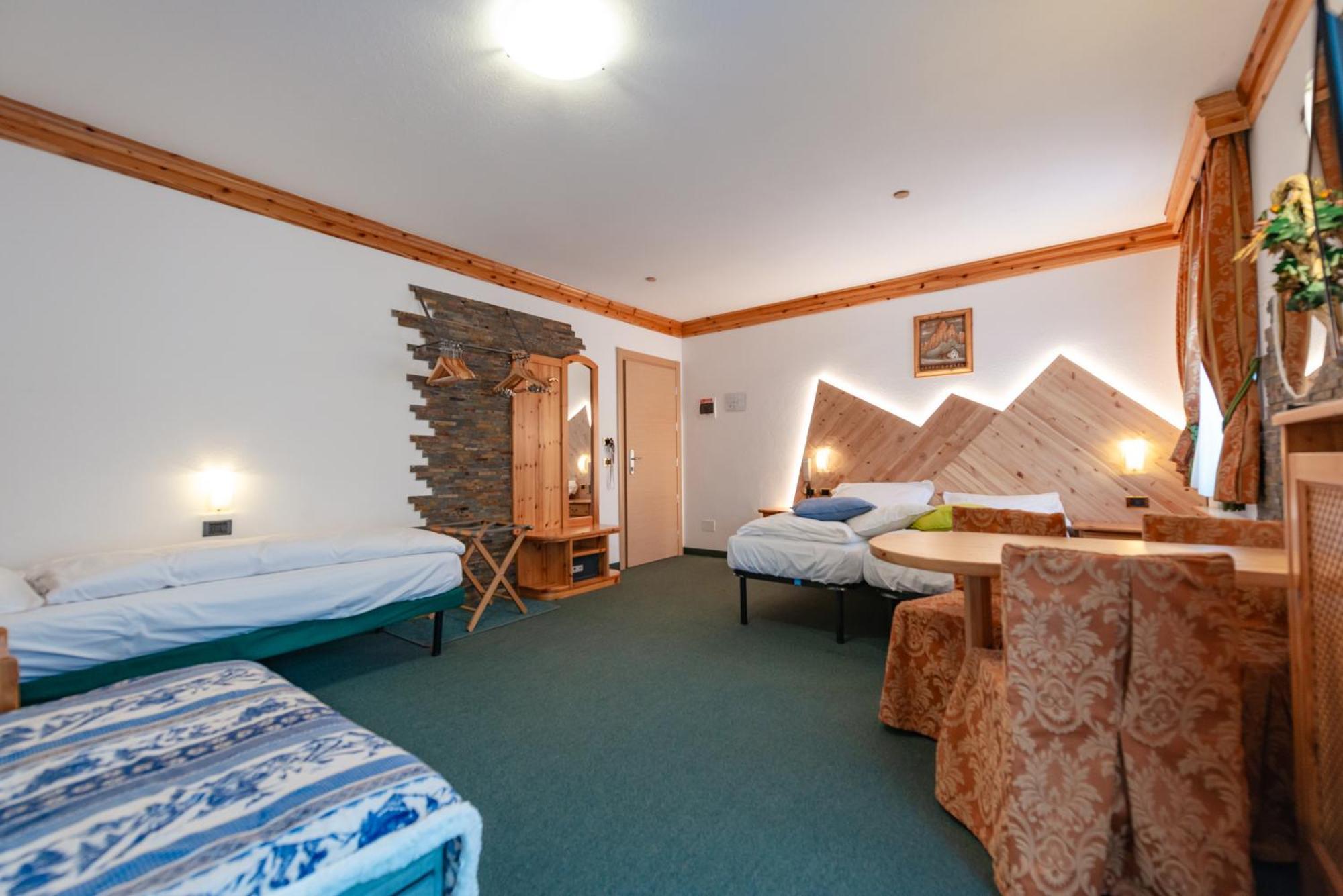 Hotel Ciamol กัมปีเตลโลดีฟัสซา ภายนอก รูปภาพ