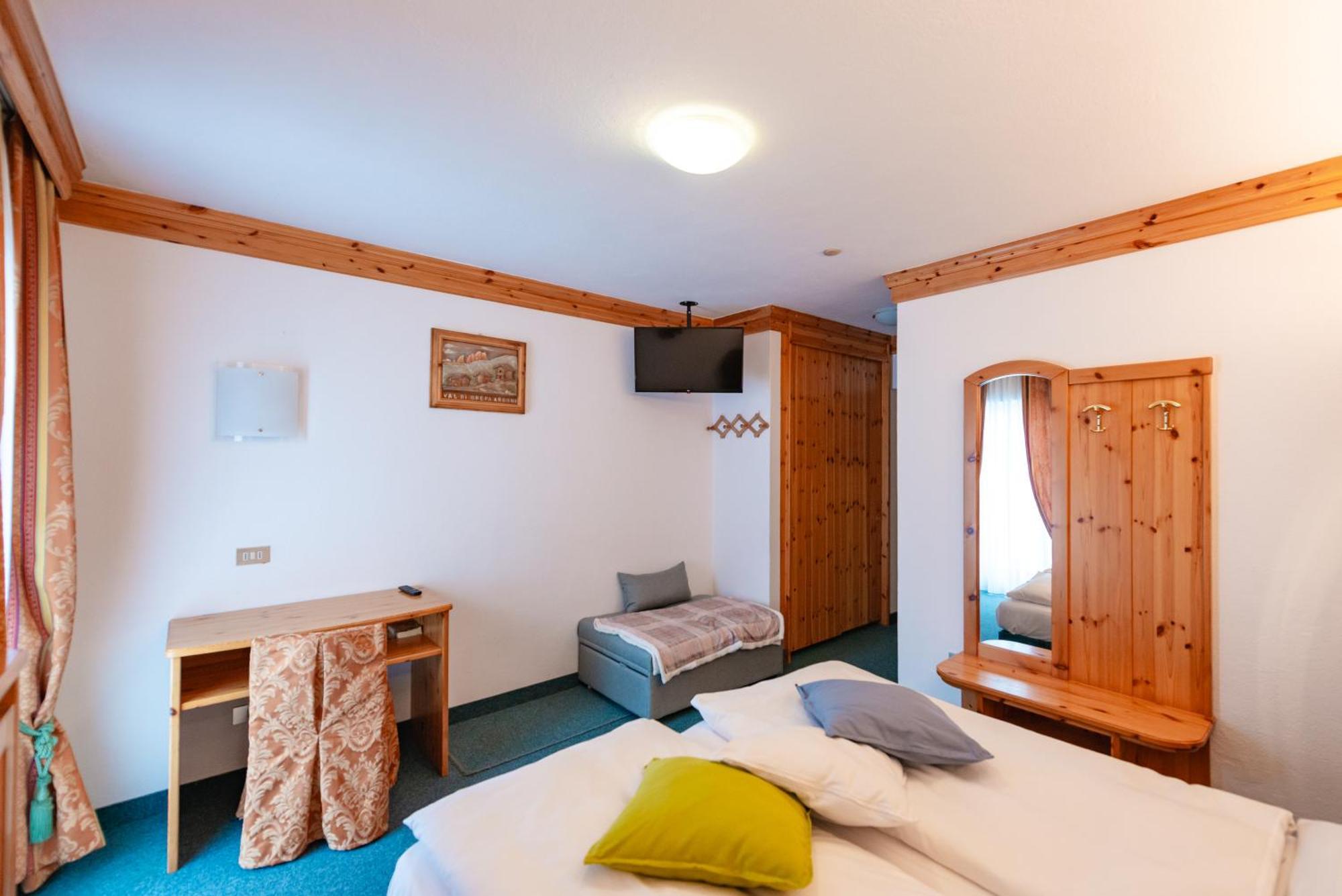 Hotel Ciamol กัมปีเตลโลดีฟัสซา ภายนอก รูปภาพ