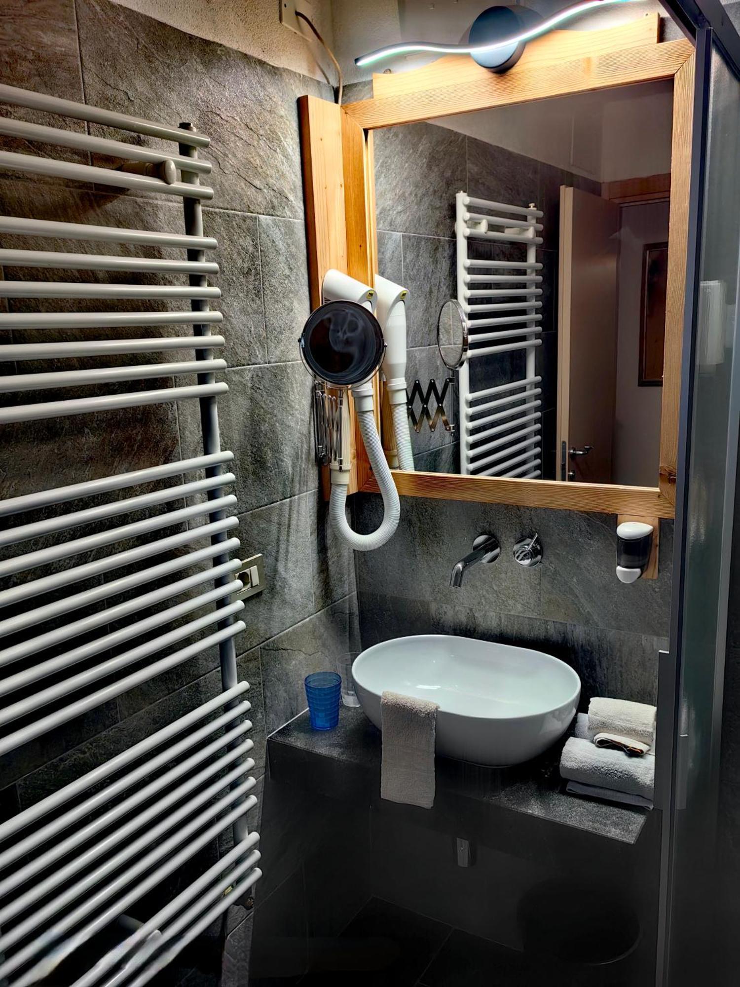Hotel Ciamol กัมปีเตลโลดีฟัสซา ภายนอก รูปภาพ
