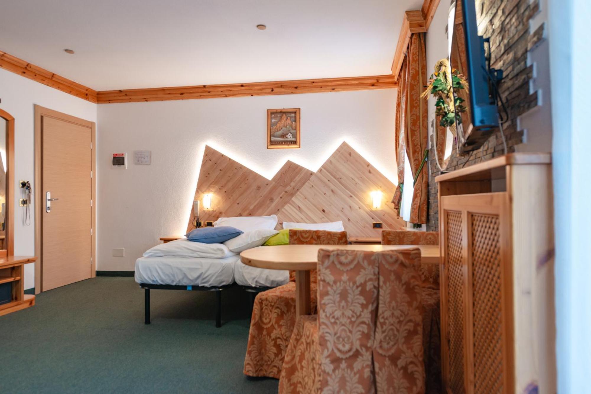 Hotel Ciamol กัมปีเตลโลดีฟัสซา ภายนอก รูปภาพ